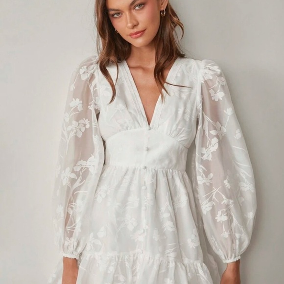 Chic White Floral Long Sleeve Dress - Picture 7 of 7